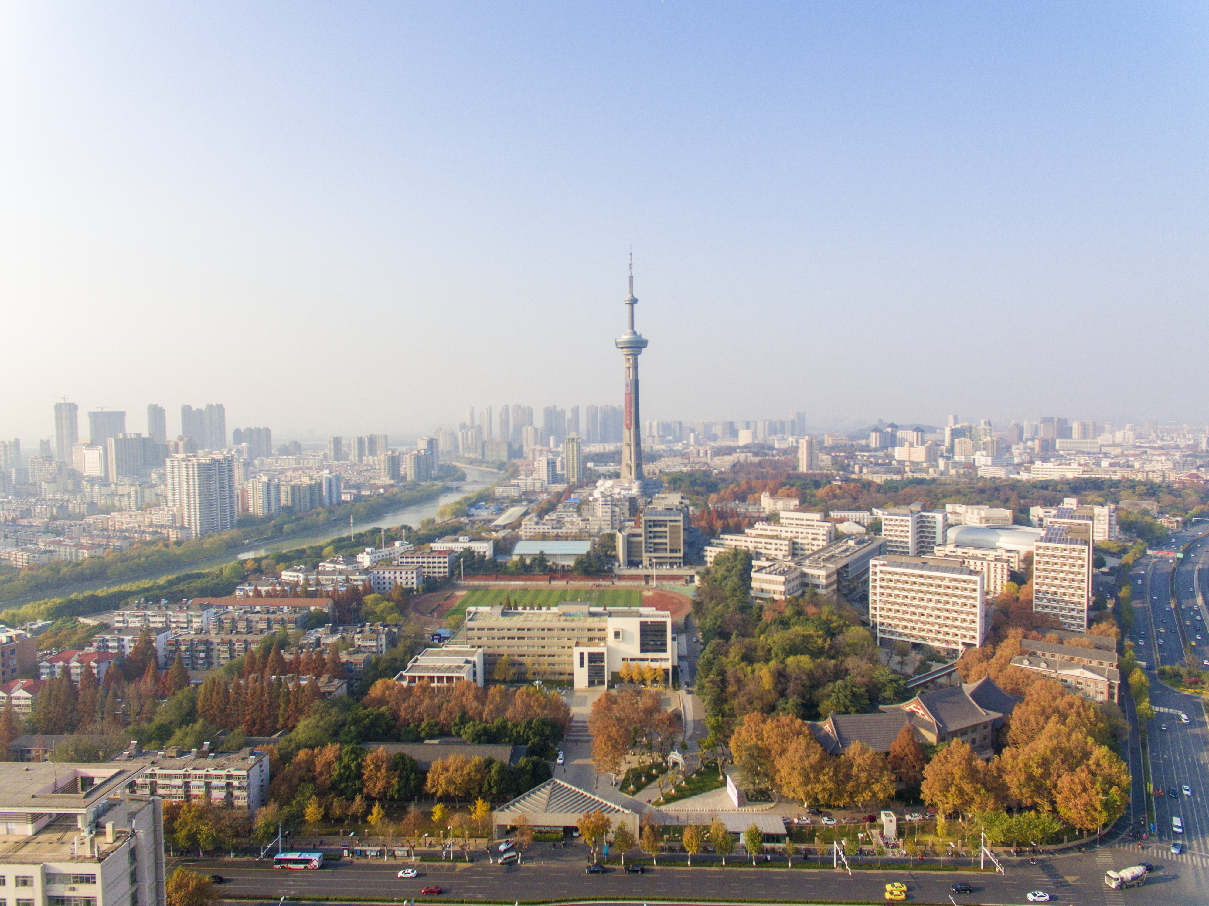 新華網：翻開新的校史篇章，圍繞“新時代中國特色國際一流綜合性藝術大學”建設目標，南藝將在哪些方面踔厲奮發、持續奮斗，為實現中國式現代化、推動中華民族偉大復興貢獻南藝力量？