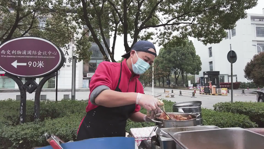 “當你遇到困難時，直接走就好了” 早餐攤主貼紙條為困難顧客免單